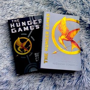 The Hunger Games BLACK Paperback Book Suzanne Collins